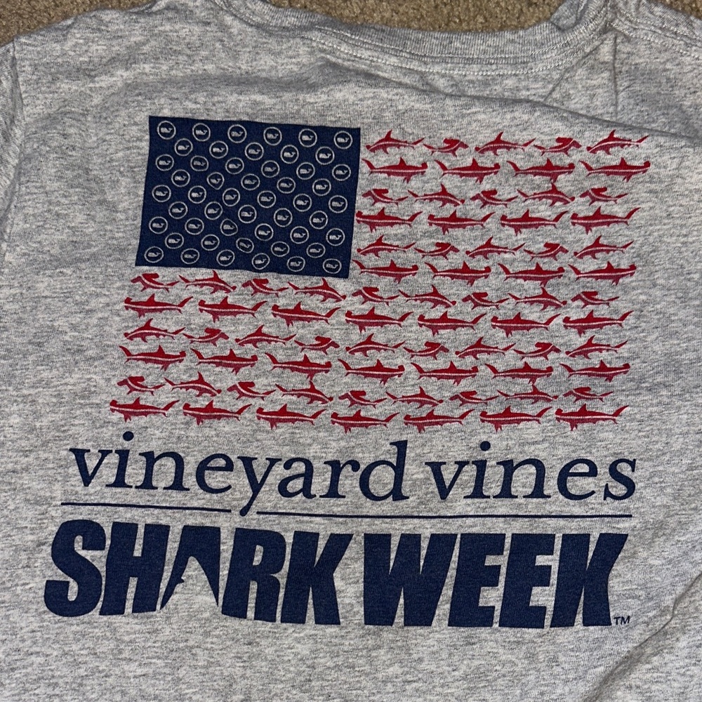 Vineyard Vines Gray Shark Week Tee with Red and Blue Design M flag USA